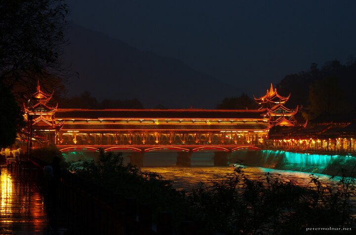 Dujiangyan at night 1